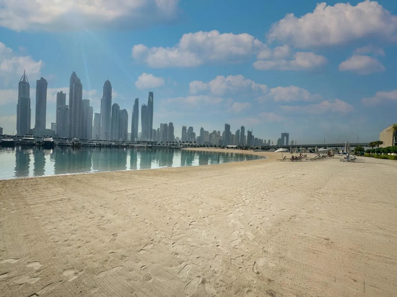 Apartmán Sleek 1-Bedroom Beachfront Escape In Marina Vista Dubaj