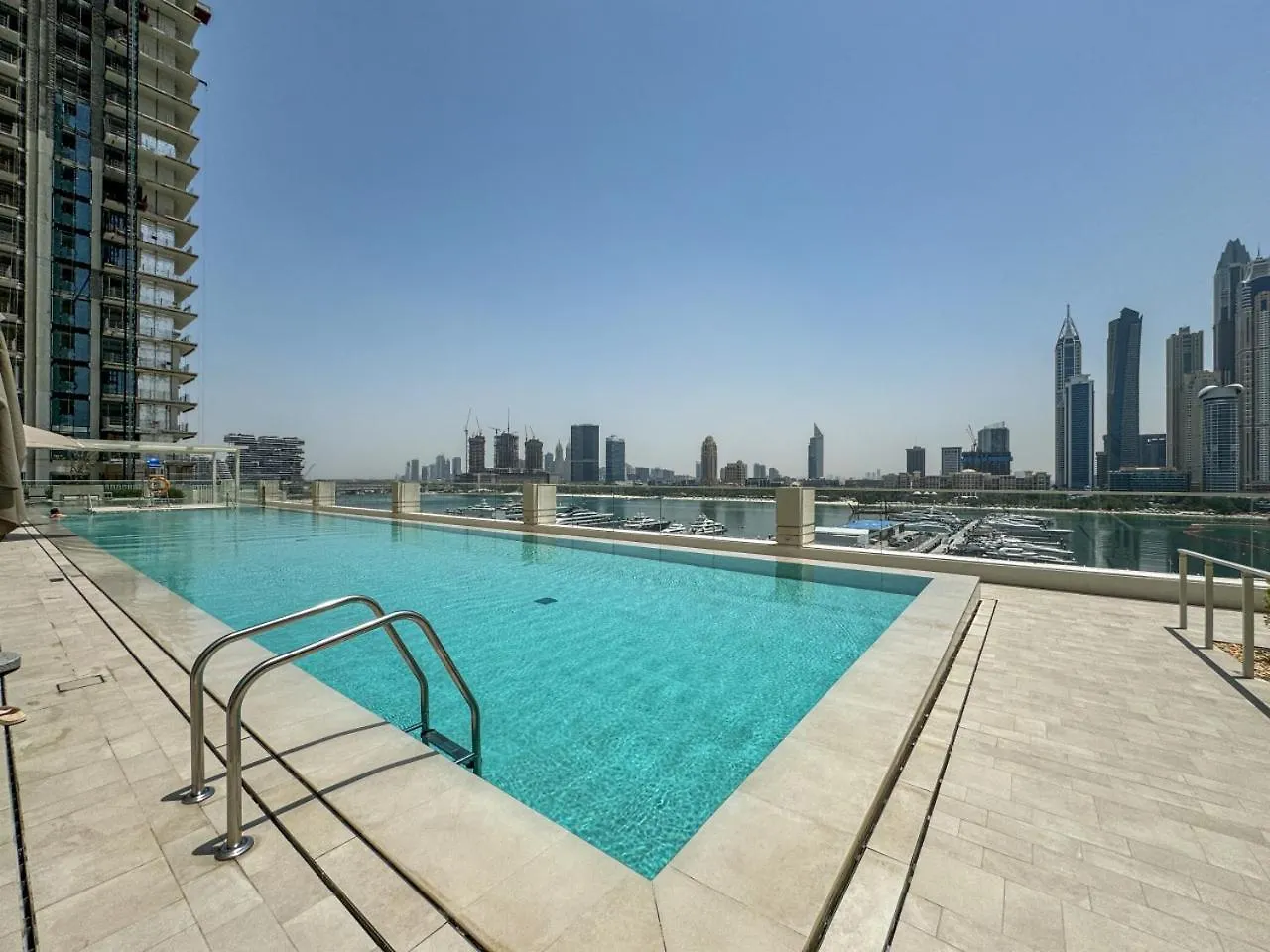 Apartmán Sleek 1-Bedroom Beachfront Escape In Marina Vista Dubaj