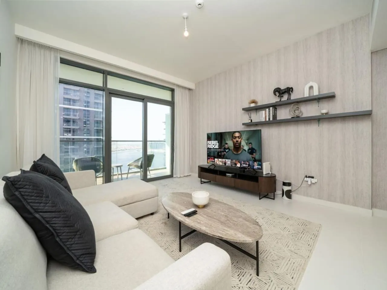 Sleek 1-Bedroom Beachfront Escape In Marina Vista Dubaj Spojené arabské emiráty