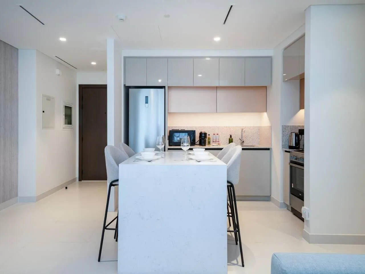 Sleek 1-Bedroom Beachfront Escape In Marina Vista Dubai