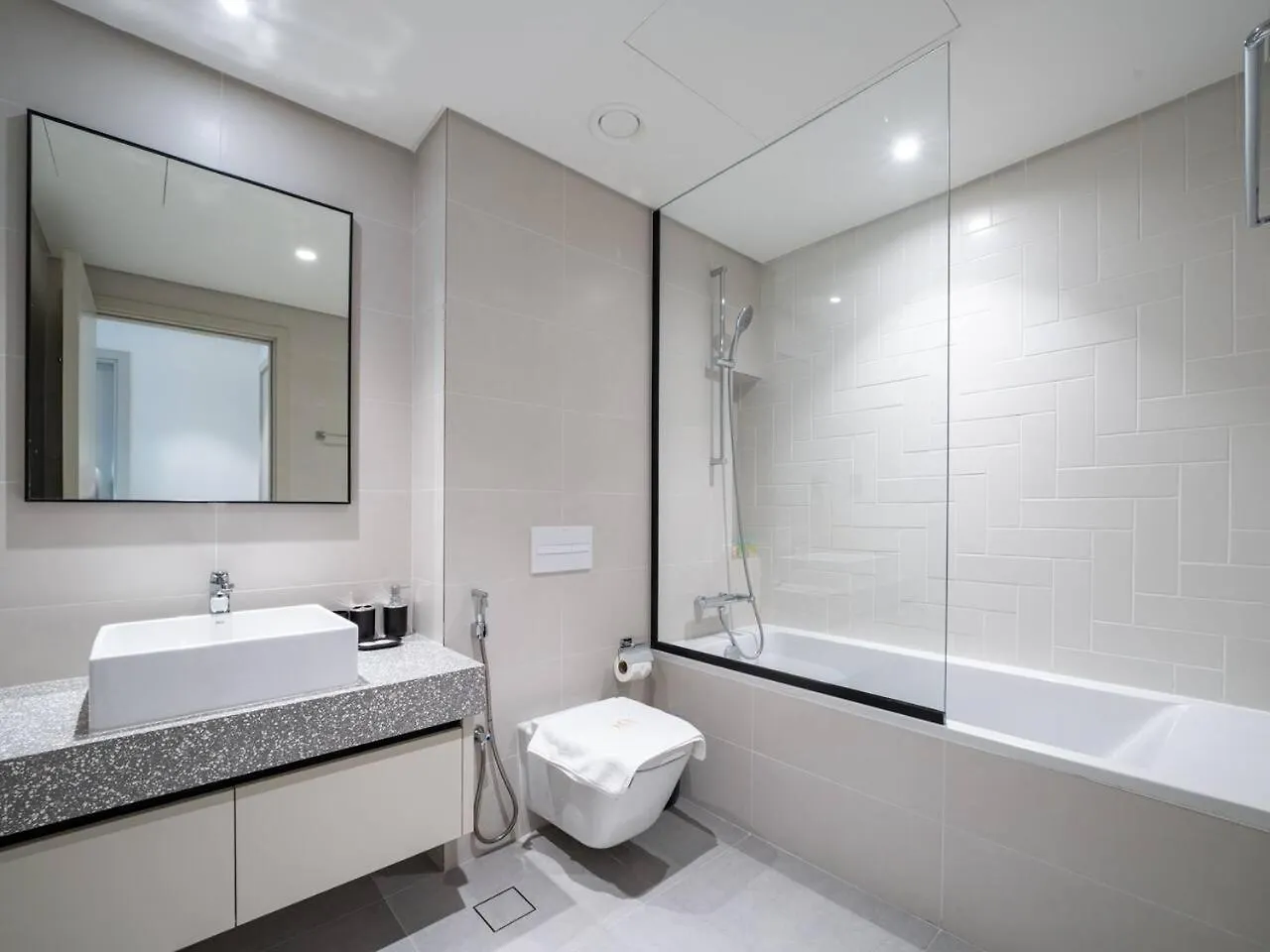 Sleek 1-Bedroom Beachfront Escape In Marina Vista Dubai 0*,  United Arab Emirates
