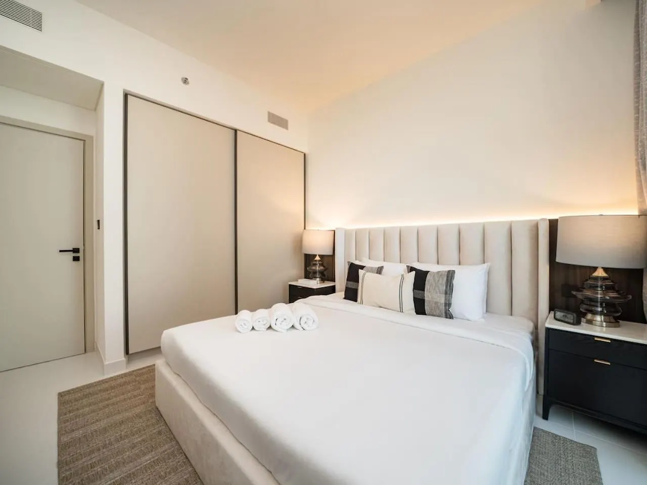 Sleek 1-Bedroom Beachfront Escape In Marina Vista Dubai