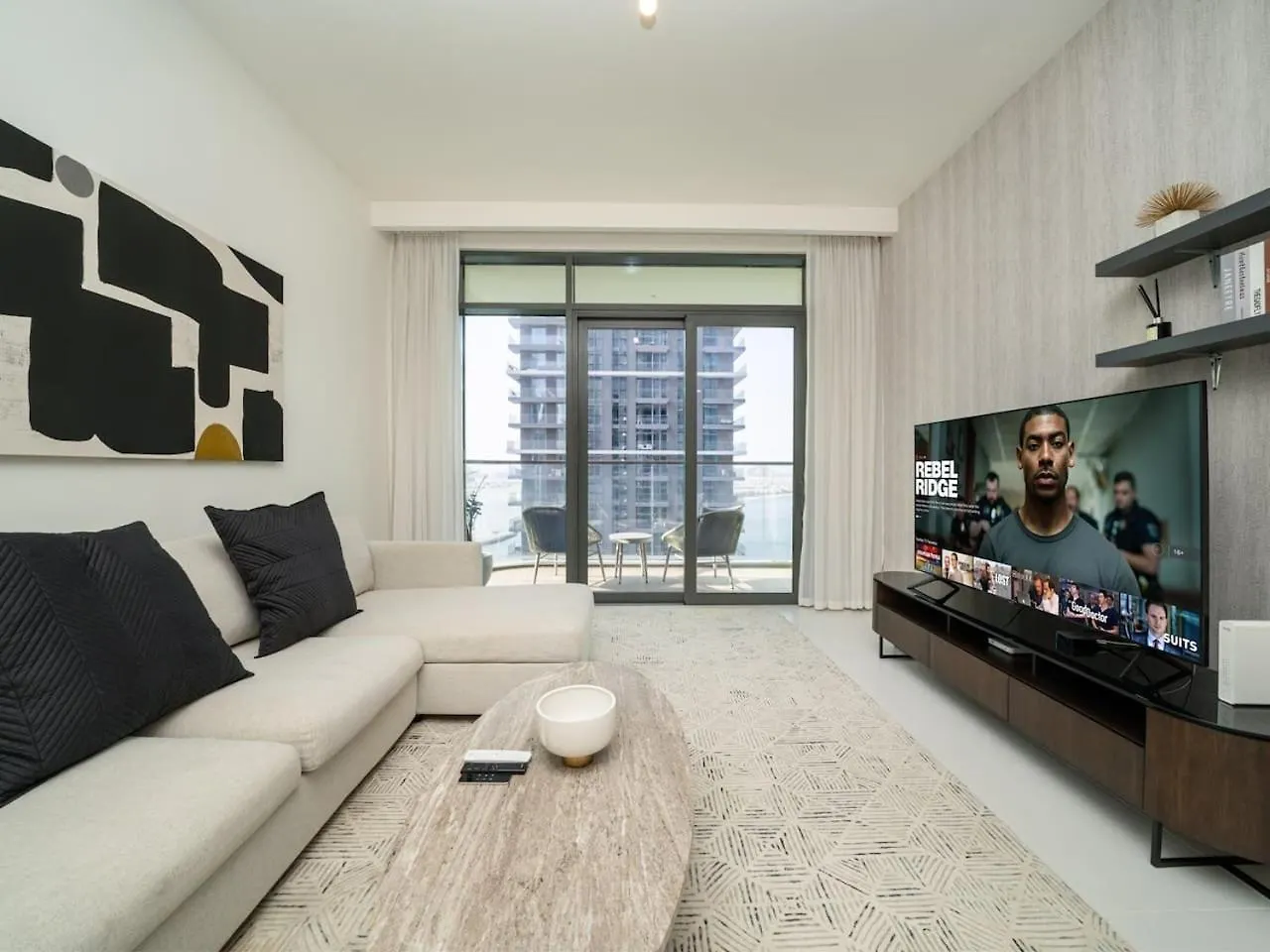 Apartment Sleek 1-Bedroom Beachfront Escape In Marina Vista Dubai