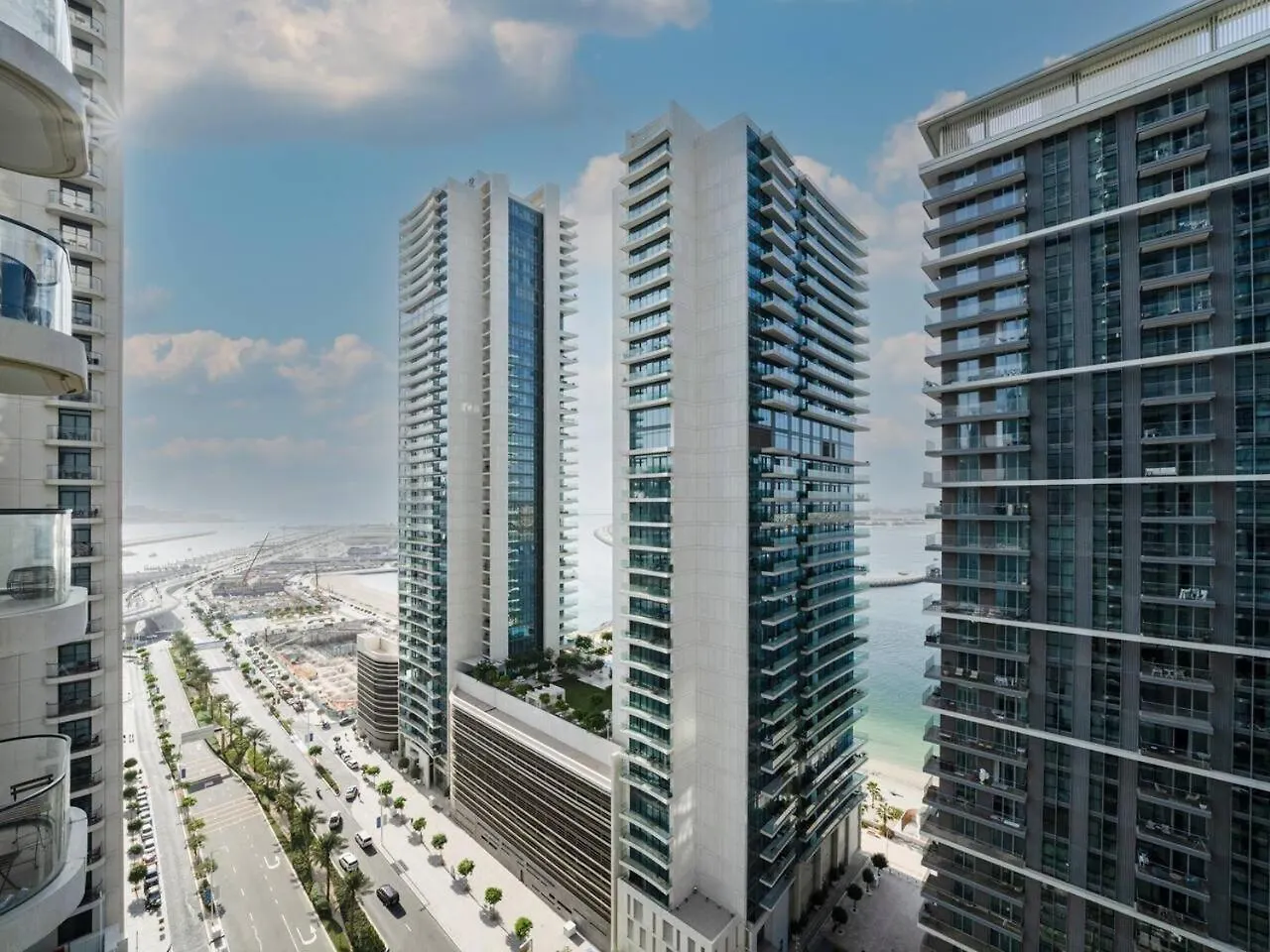 Sleek 1-Bedroom Beachfront Escape In Marina Vista Dubai