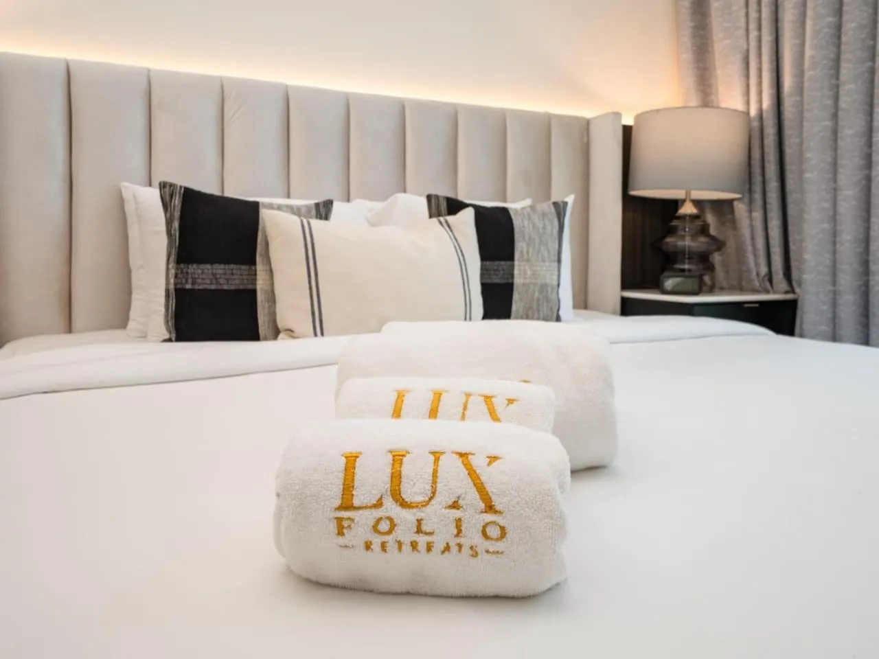 Sleek 1-Bedroom Beachfront Escape In Marina Vista Dubai Apartment